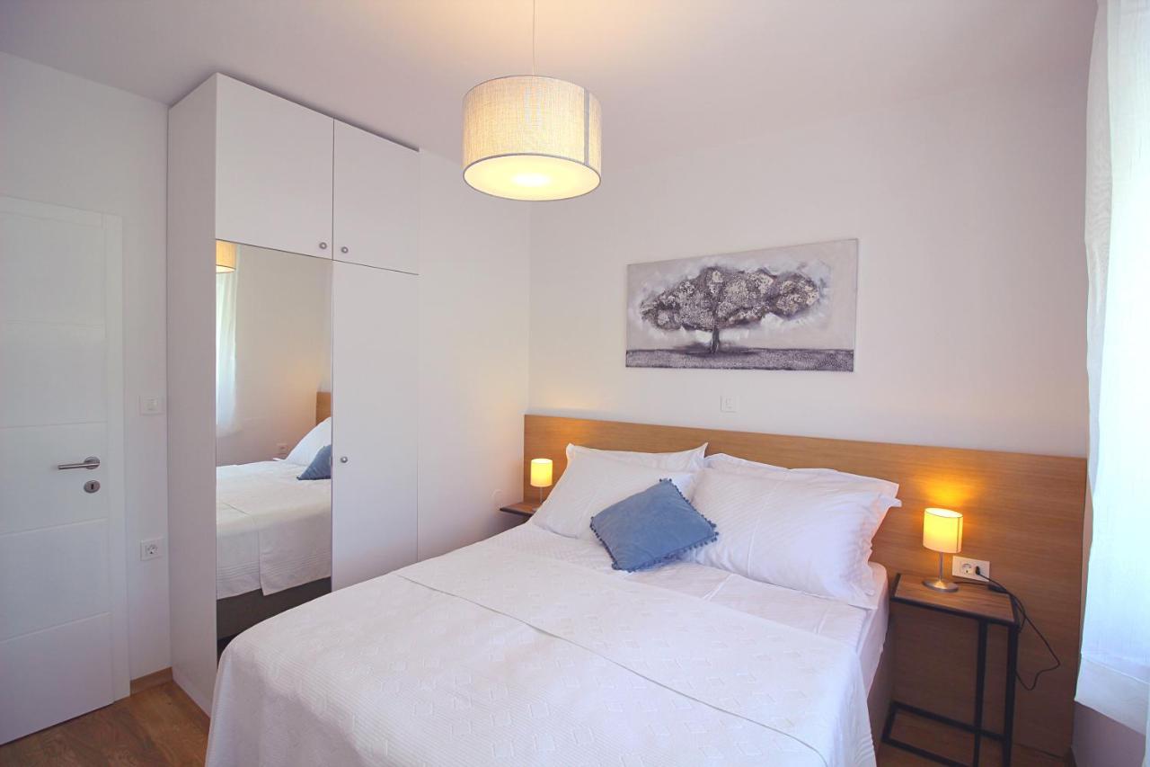 Sun Apartments Primošten Eksteriør bilde