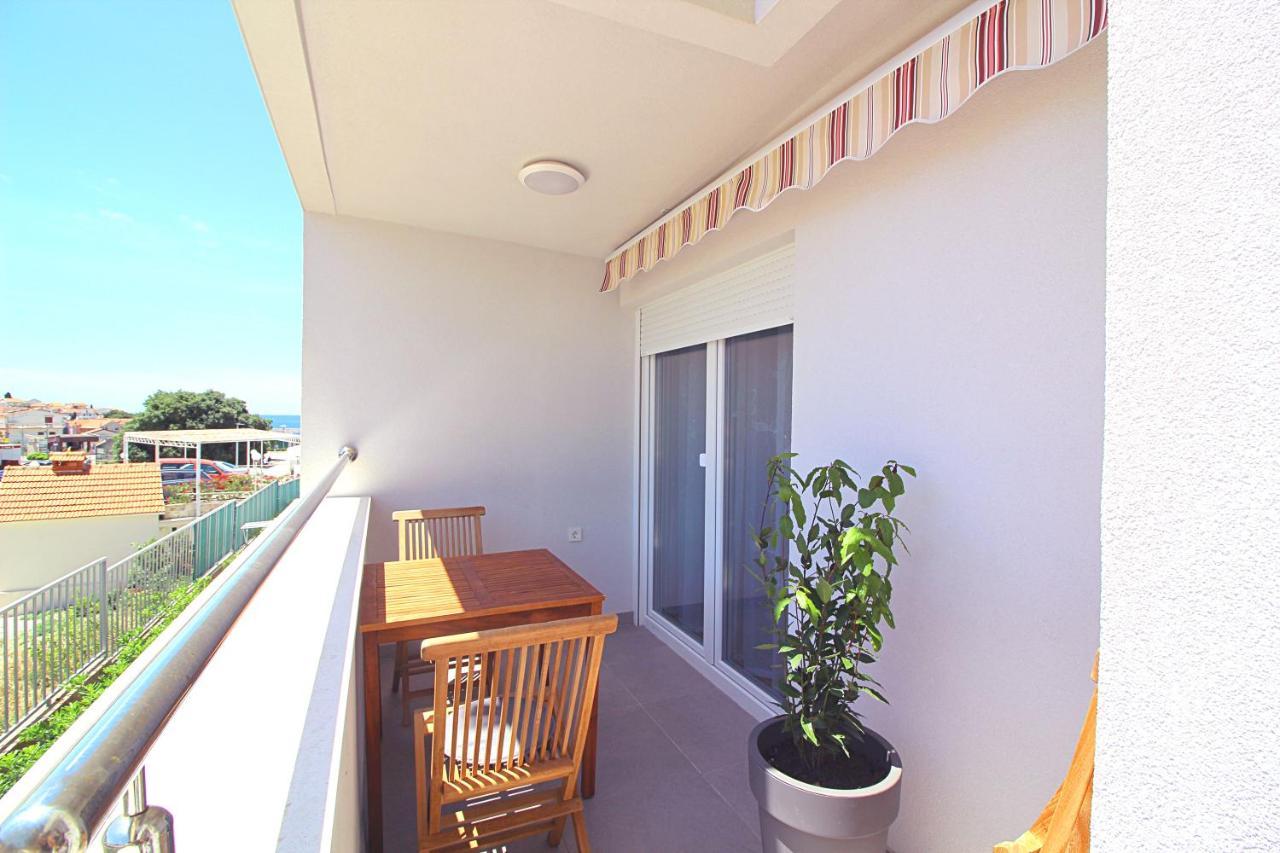 Sun Apartments Primošten Eksteriør bilde