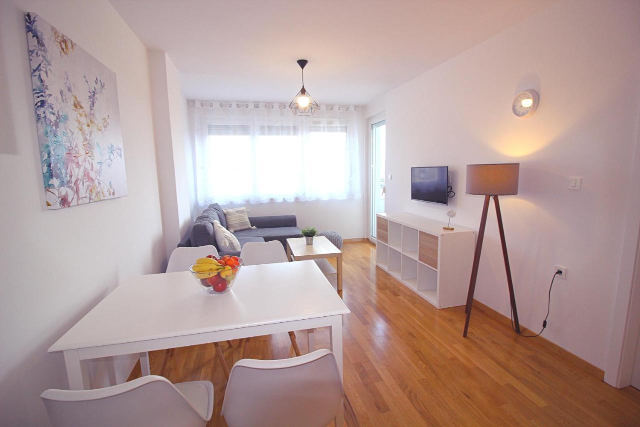 Sun Apartments Primošten Eksteriør bilde